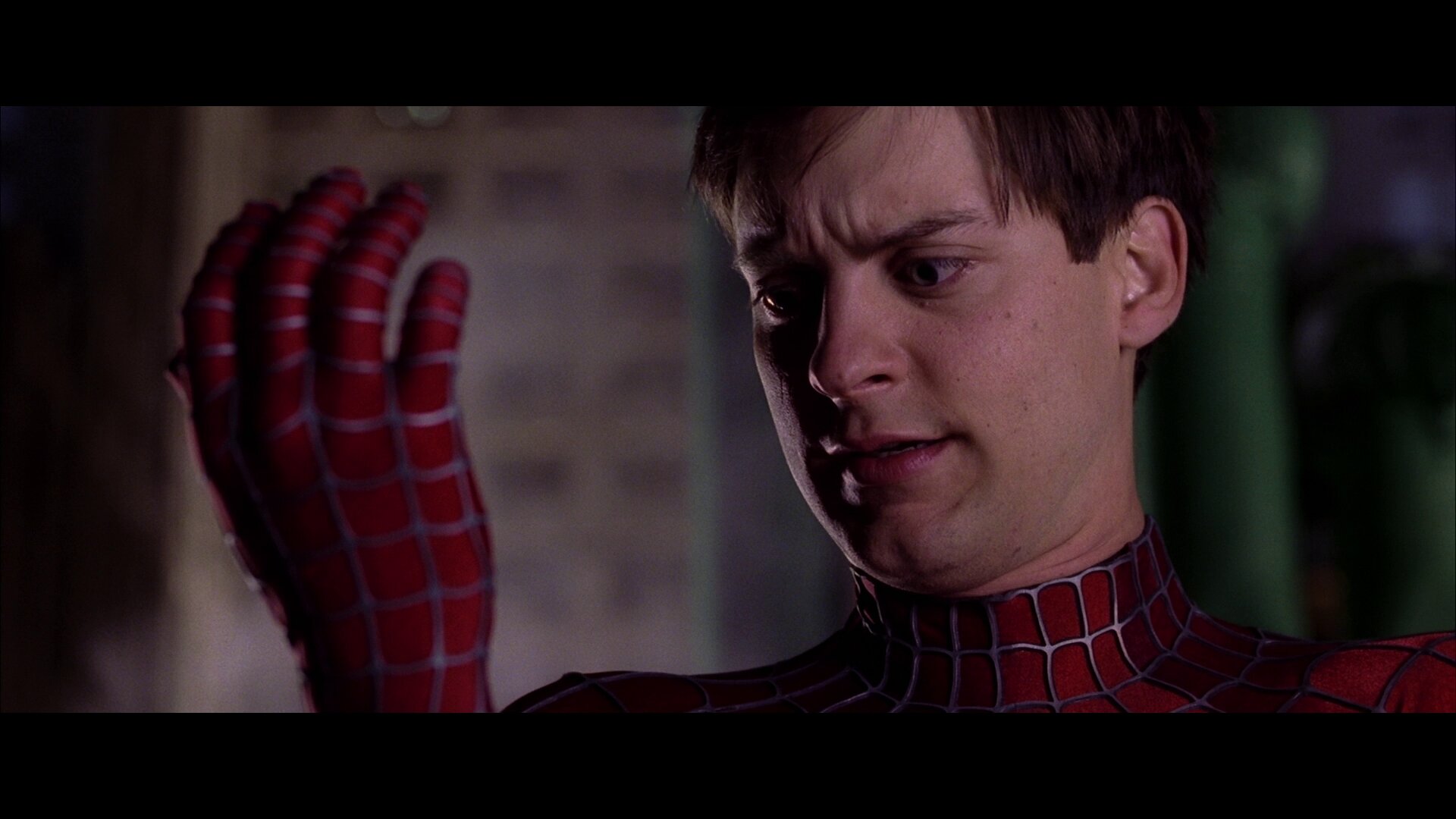 Паук магуайр. Человек паук 2002 Питер Паркер. Тоби Магуайр 2000. Tobey Maguire old Spider man. Тоби Магуайр человек паук нет.